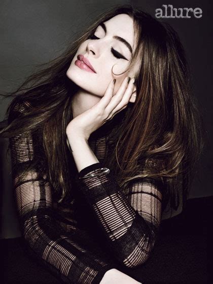 nude anne hathaway|Anne Hathaway: Her Allure Photo Shoot